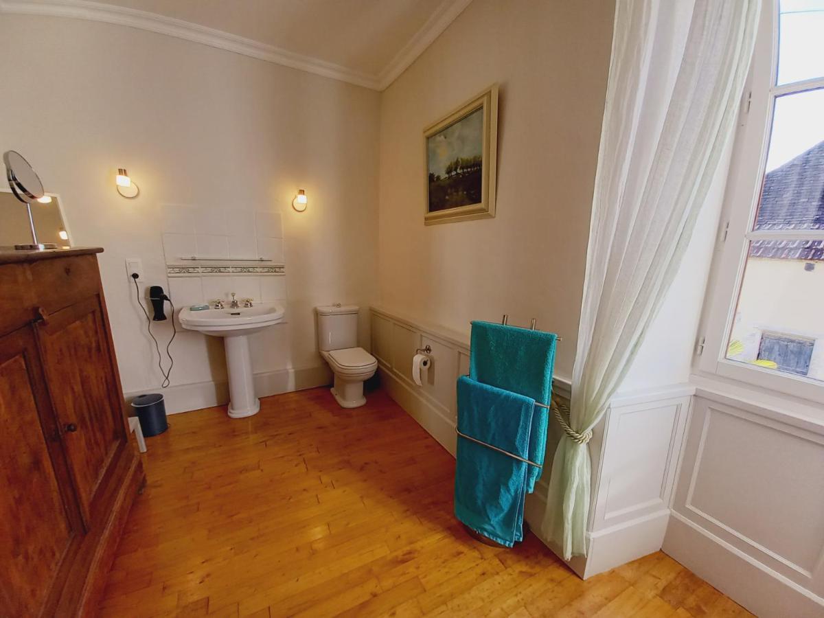 Au Pays De Jacquou : Chambre D'Hotes Et Table D'Hotes Fossemagne Exterior photo